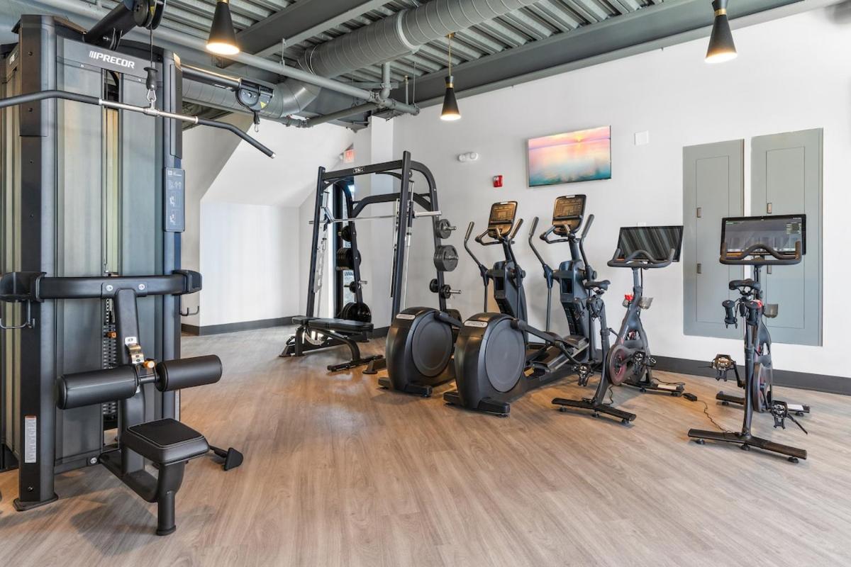10 Mins To Centercity, With Queen Bed, Views From Rt! *